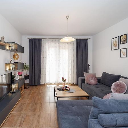 Spacious And Modern App With Big Terrace Malinska Ngoại thất bức ảnh