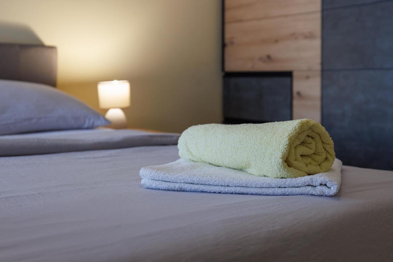Spacious And Modern App With Big Terrace Malinska Ngoại thất bức ảnh