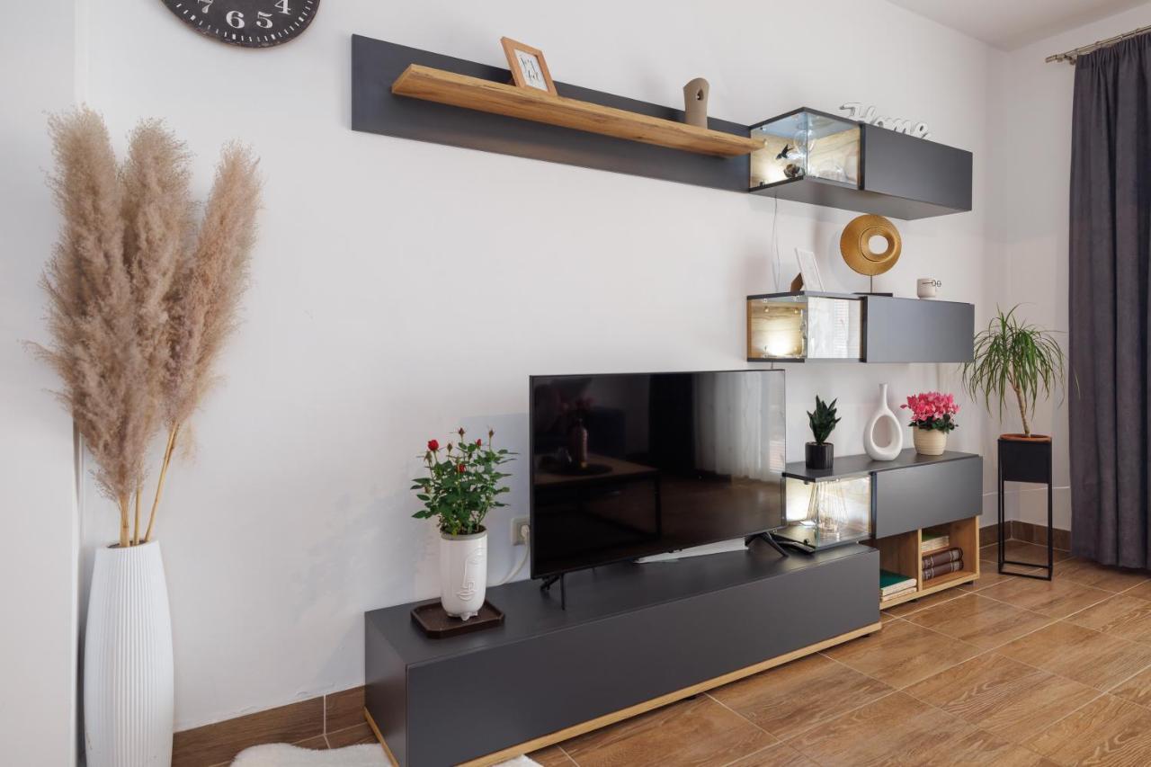 Spacious And Modern App With Big Terrace Malinska Ngoại thất bức ảnh