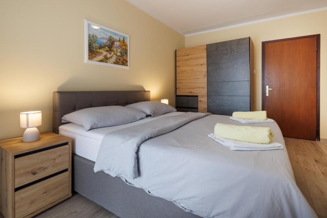 Spacious And Modern App With Big Terrace Malinska Ngoại thất bức ảnh