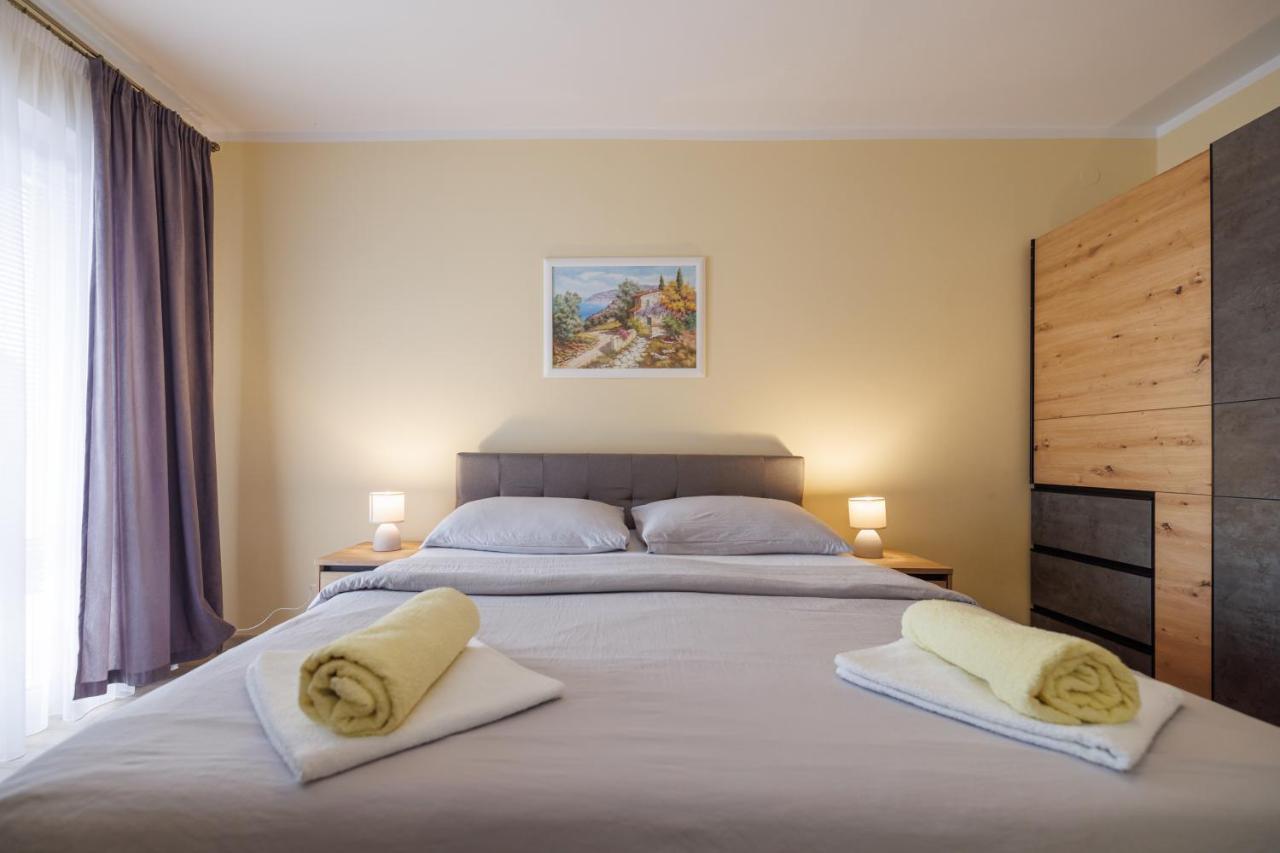 Spacious And Modern App With Big Terrace Malinska Ngoại thất bức ảnh