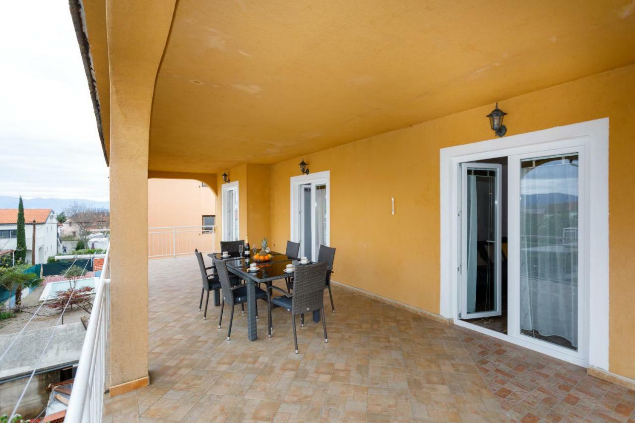 Spacious And Modern App With Big Terrace Malinska Ngoại thất bức ảnh