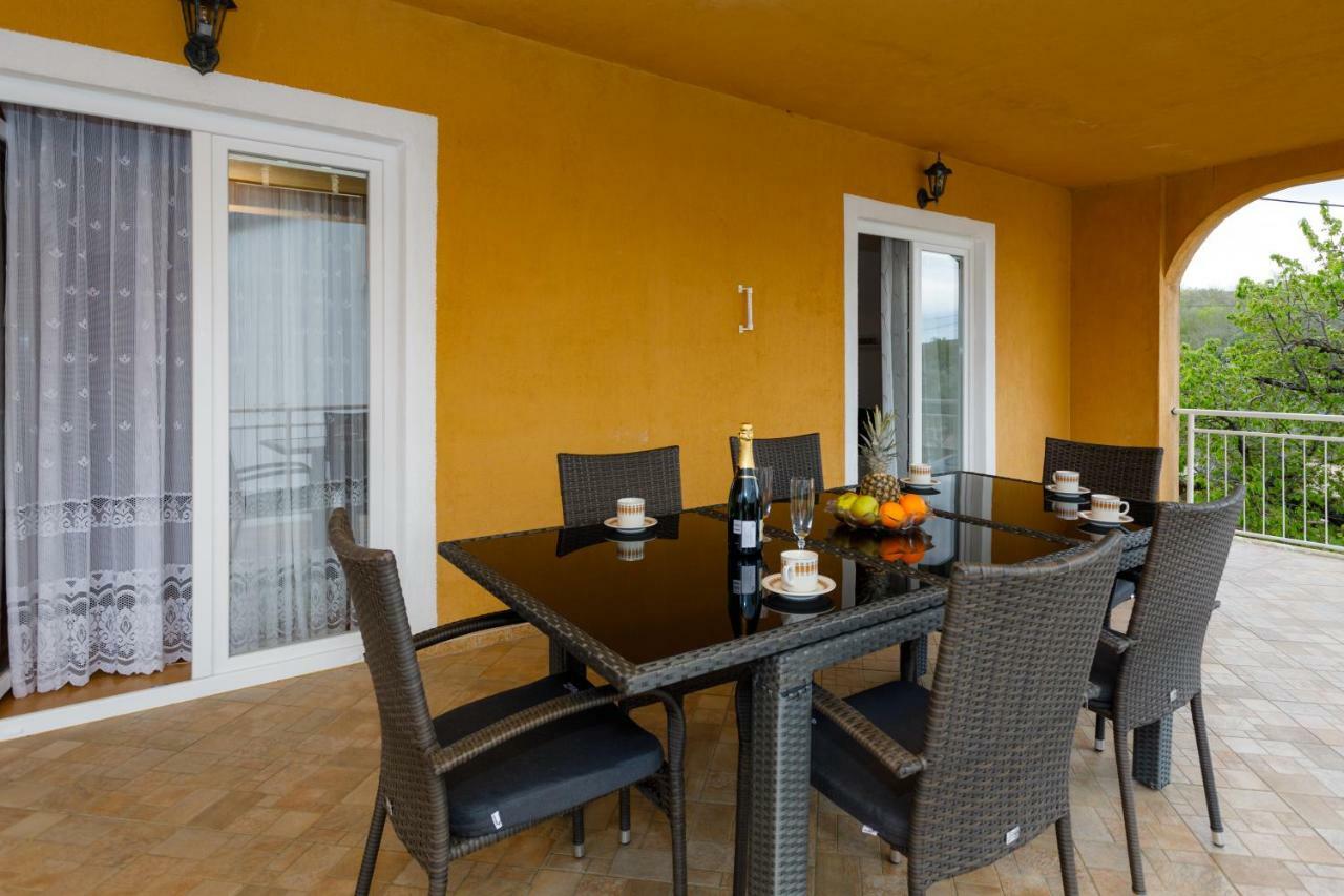 Spacious And Modern App With Big Terrace Malinska Ngoại thất bức ảnh